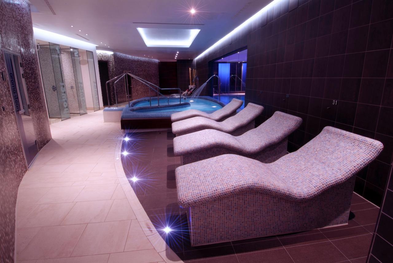 Parklands Hotel & Country Club Newton Mearns Exteriör bild