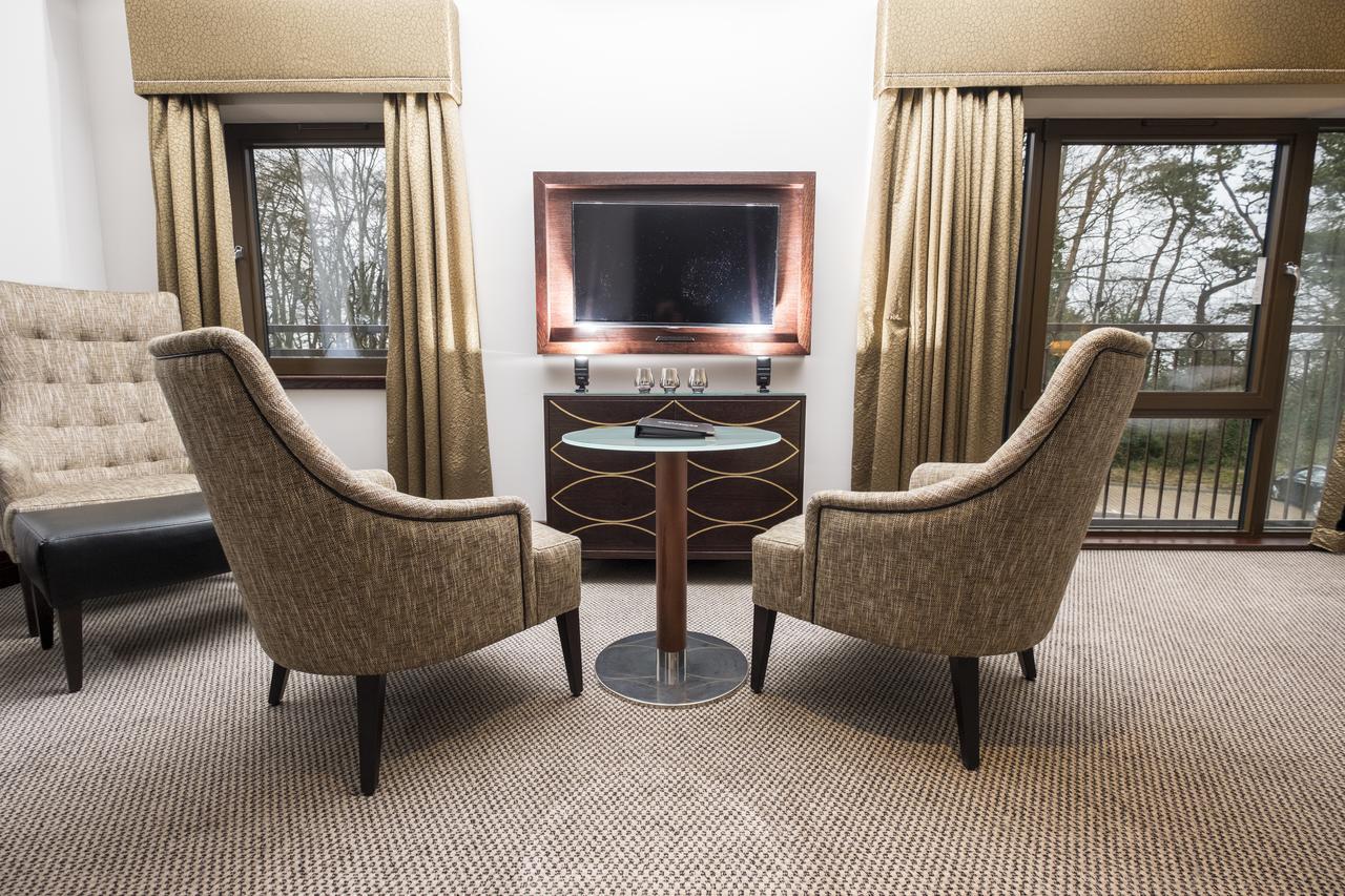 Parklands Hotel & Country Club Newton Mearns Exteriör bild